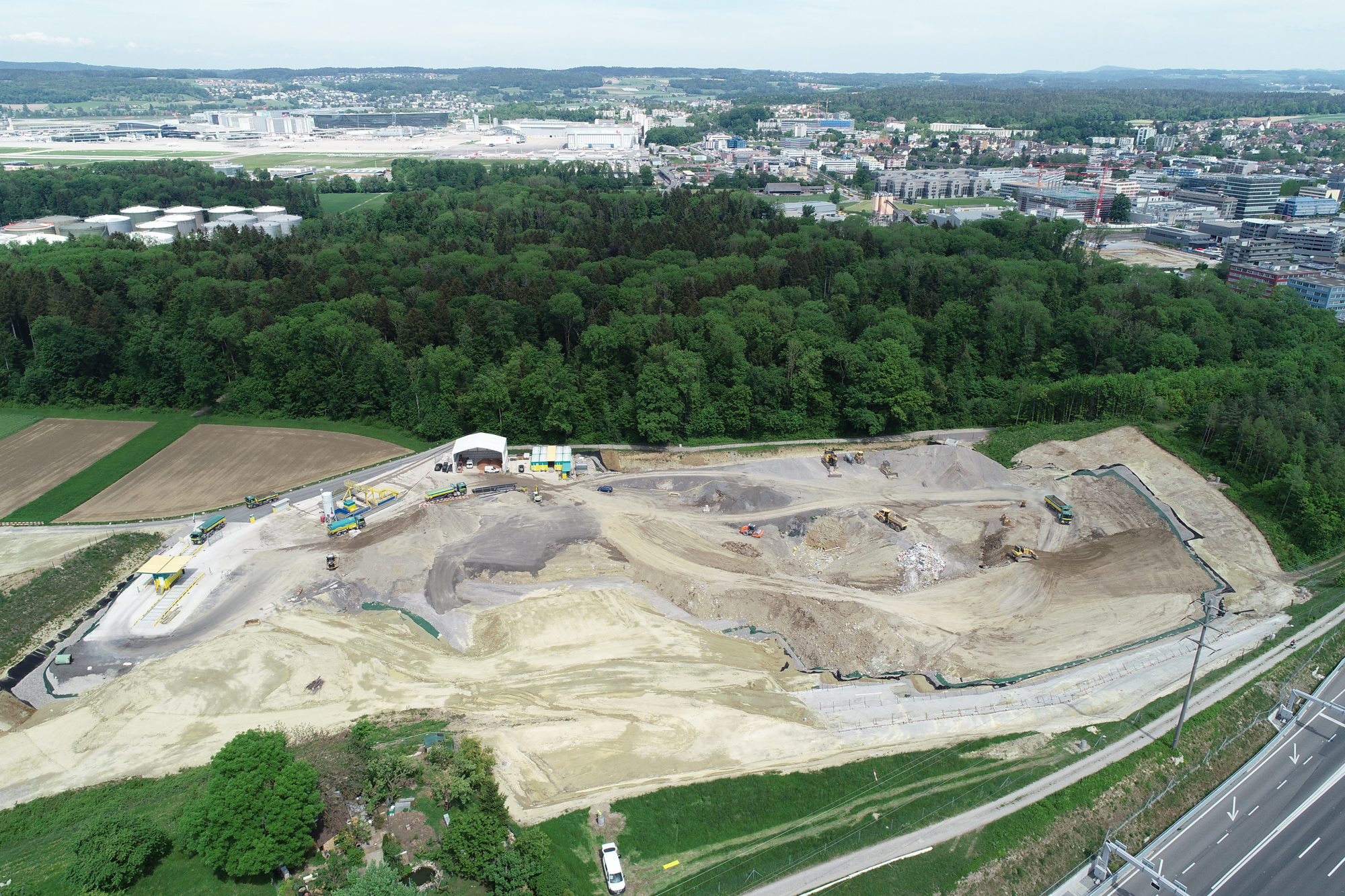 Ansicht der Deponie Richtung Flughafen