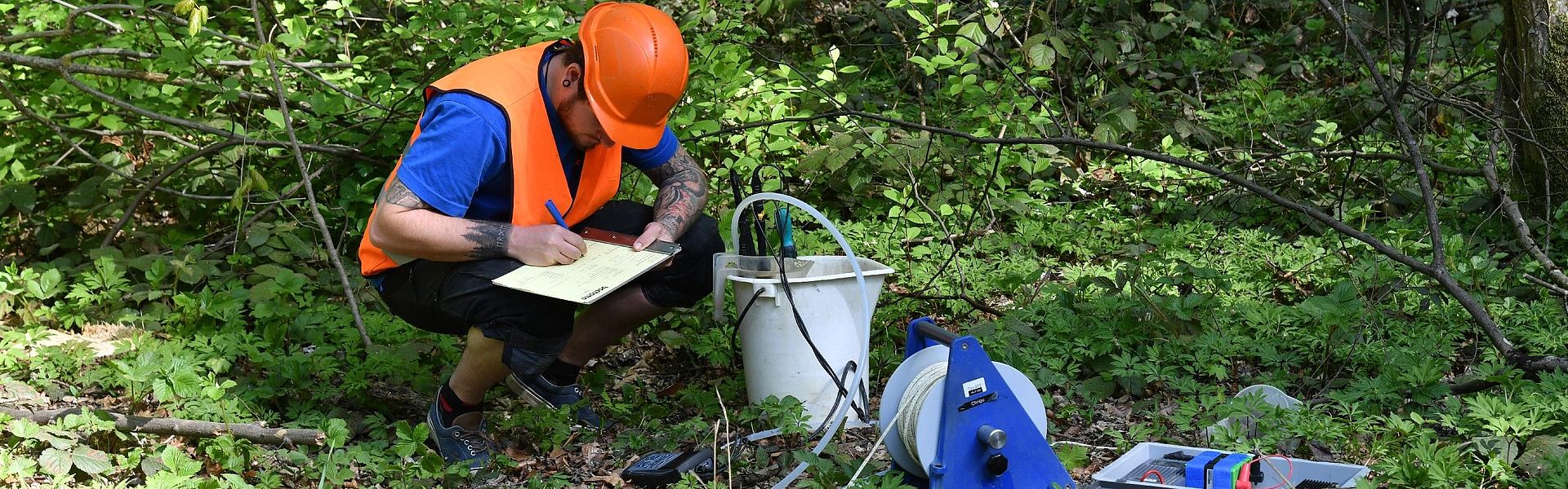 Entnahme von Wasserproben durch externes Fachbüro