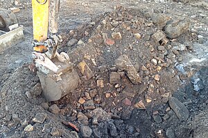 Wenig verschmutzter Aushub aus fremdstoffhaltiger Auffüllung Wenig verschmutzter Aushub aus fremdstoffhaltiger Auffüllung